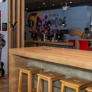 3* מלון Ibis Airport